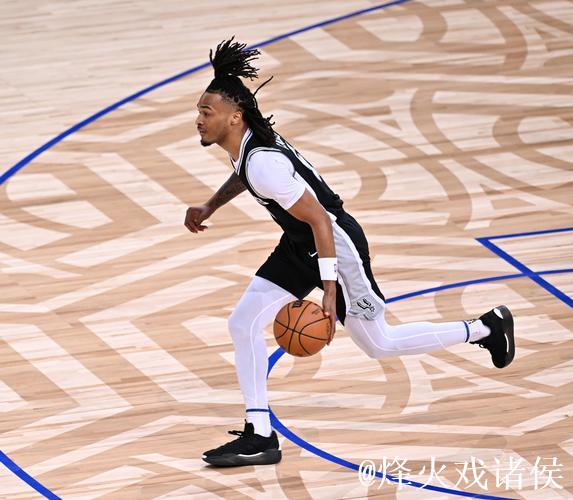 本赛季场均得分15以上的二年级新秀：仅卡斯尔与萨尔入选